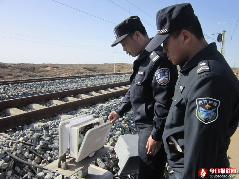圖三 對線路設(shè)備進(jìn)行檢查.jpg