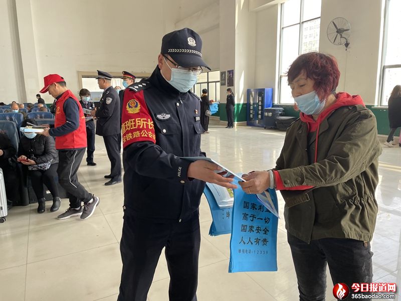 在候車(chē)室宣傳.jpg