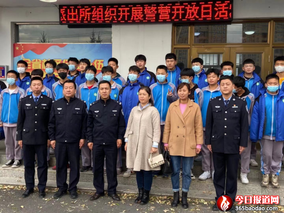海林派出所組織開(kāi)展“警營(yíng)開(kāi)放日”活動(dòng)拉近警民距離(報(bào))811.png
